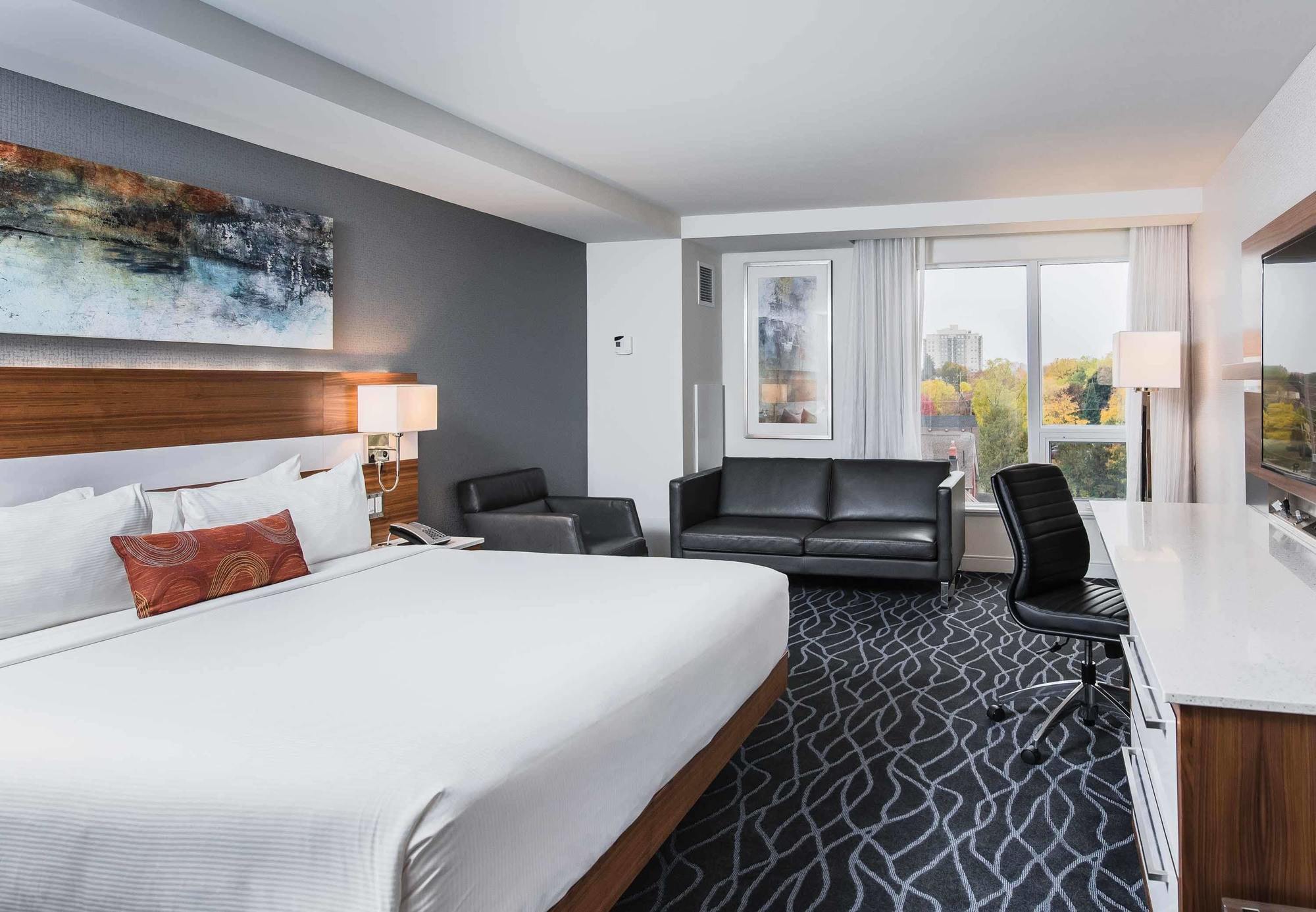 Delta Hotels By Marriott Waterloo Exterior photo